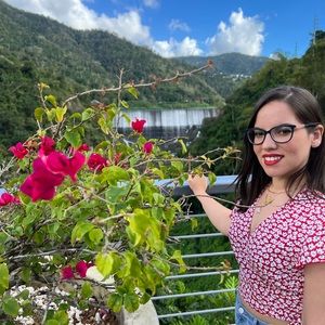 Meet your Posher, Mara